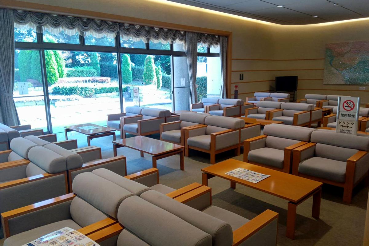 上尾伊奈斎場つつじ苑のロビー